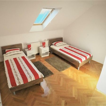 Apartments "Pavic" Near Zagreb Airport Velika Gorica Esterno foto